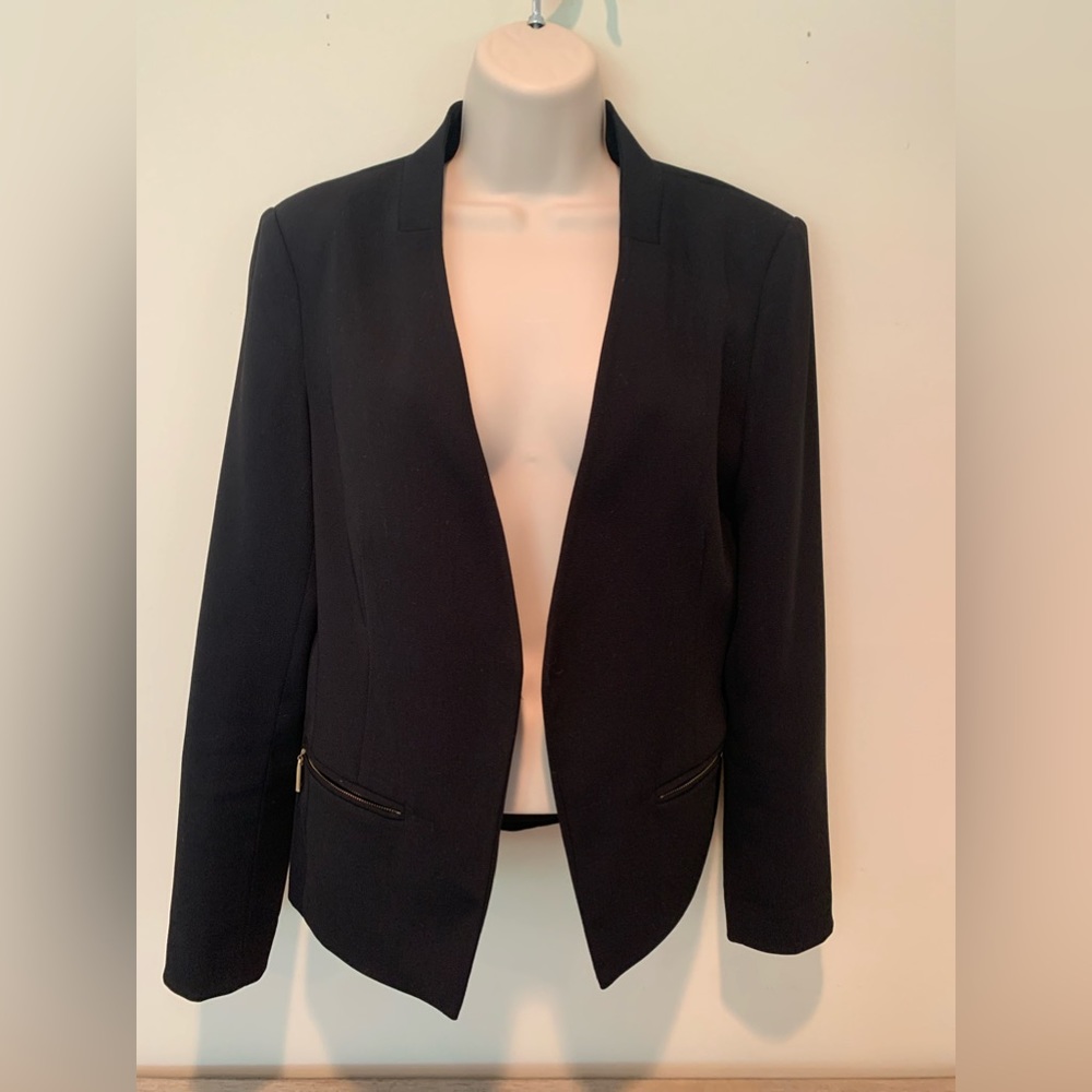 Black size 8 Ivanka Trump dressy jacket 2 front zipper pockets classic style